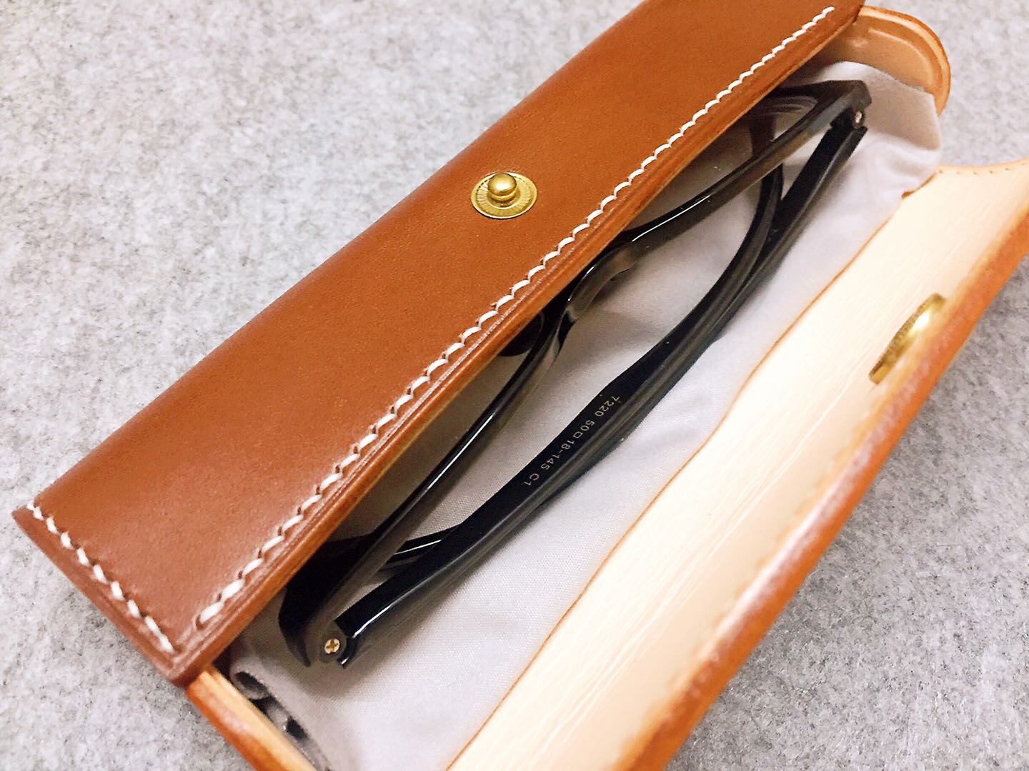 Handmade leather goods，Cultural creation，glasses case，