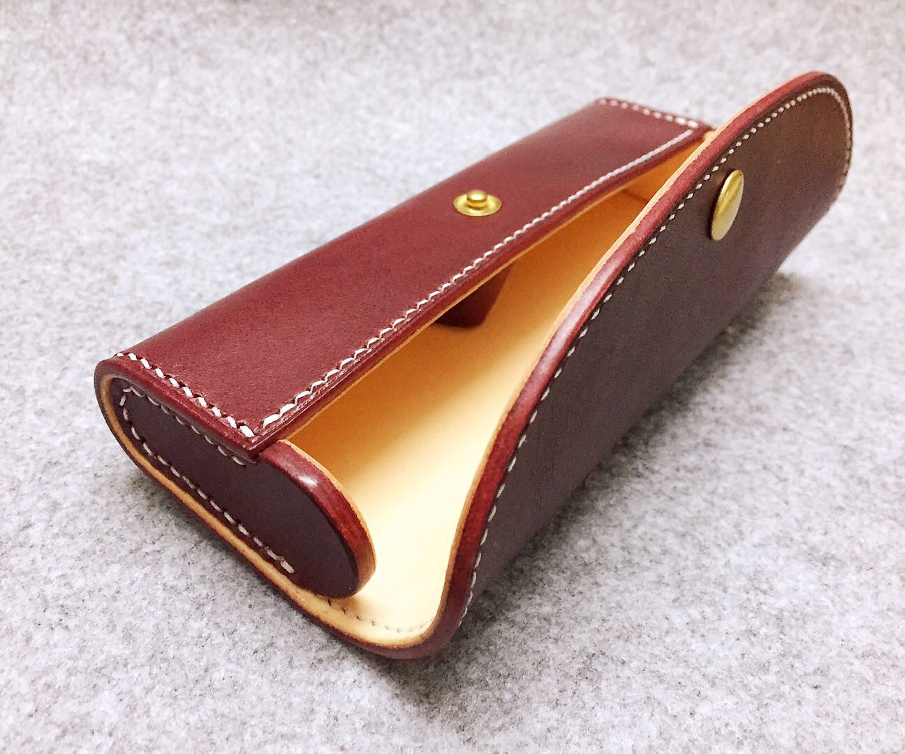 Handmade leather goods，Cultural creation，glasses case，