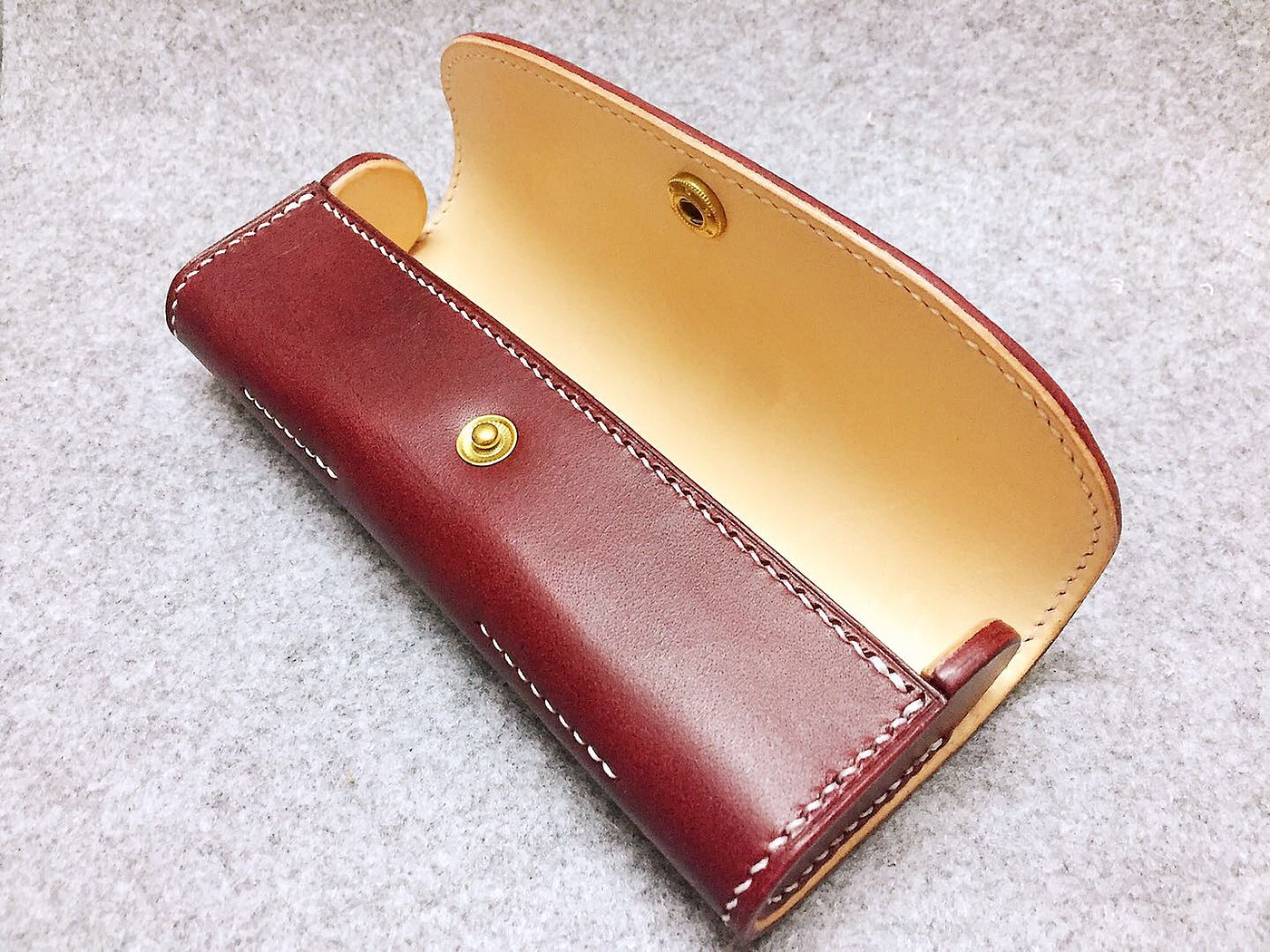 Handmade leather goods，Cultural creation，glasses case，