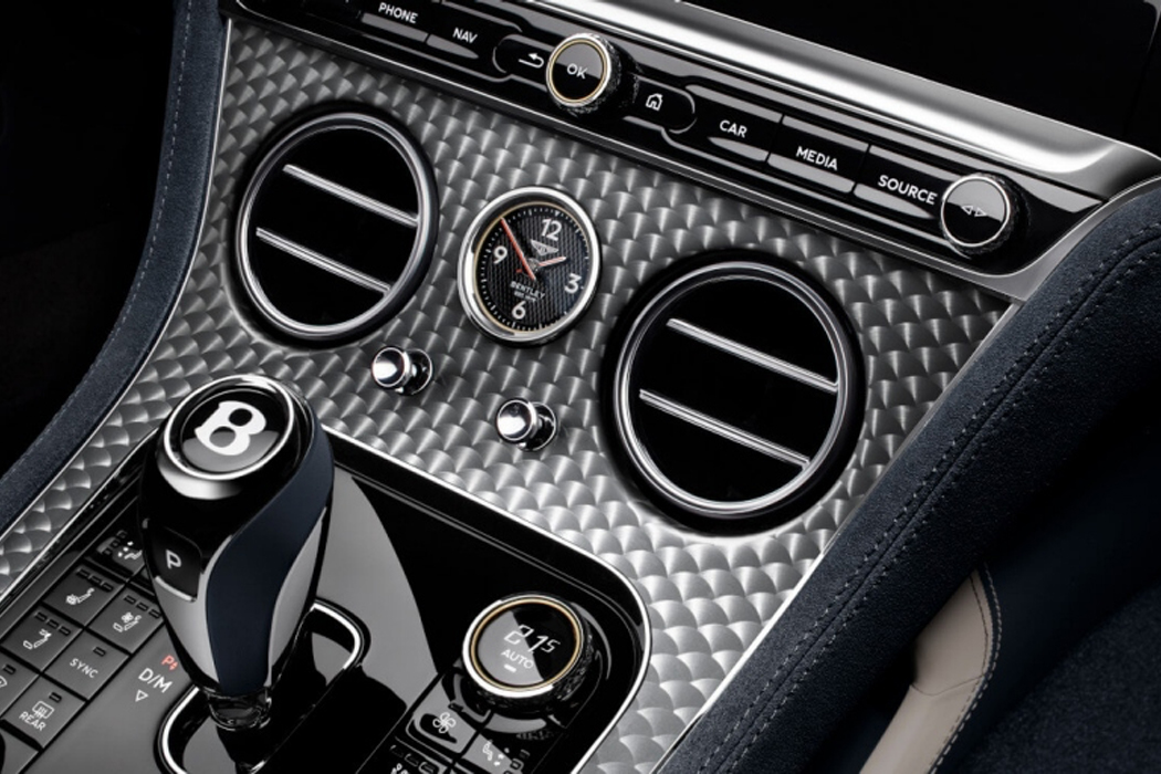 Bentley，High rise building，Luxury car，