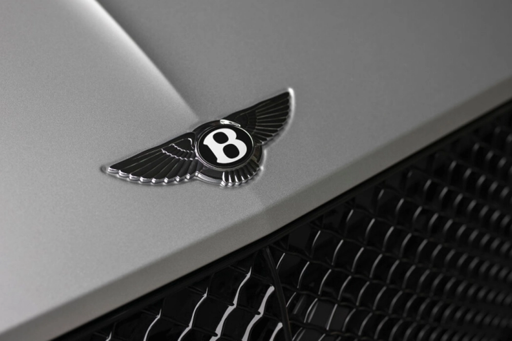 Bentley，High rise building，Luxury car，