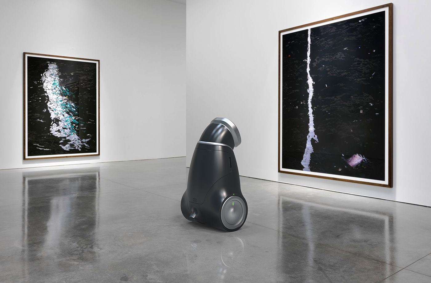 robot，Exhibition hall，explain，Siemens，