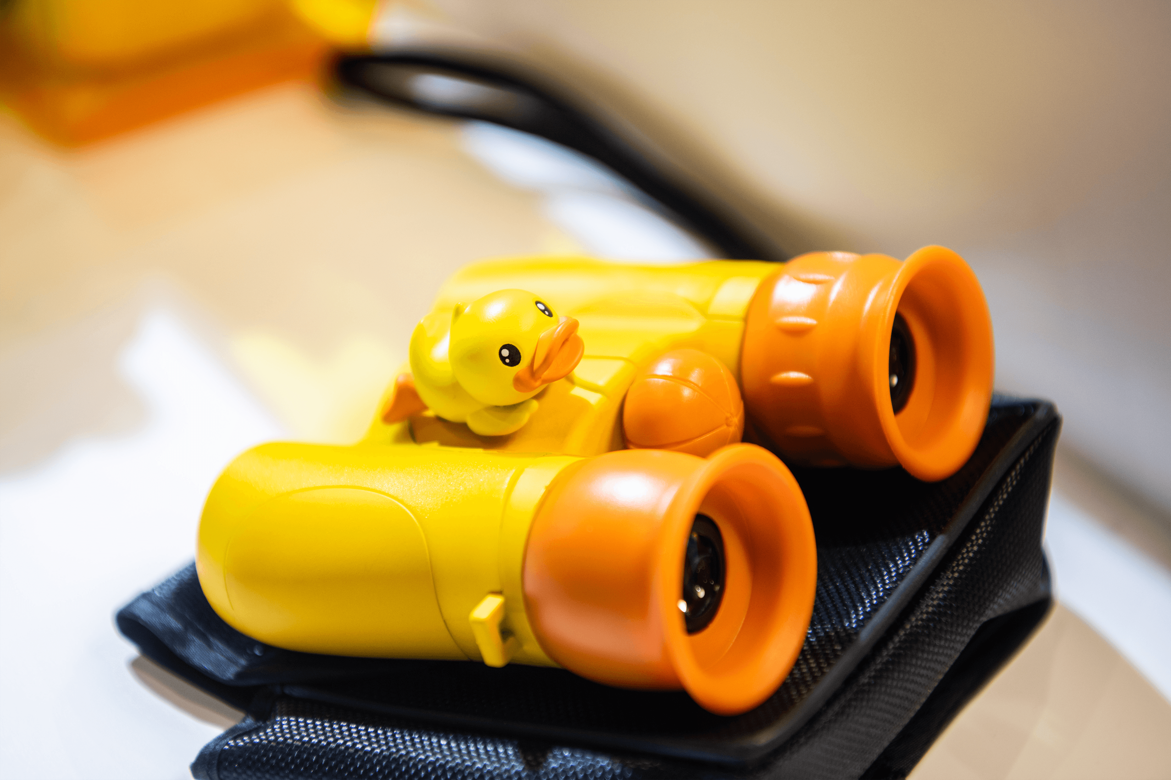 B.DUCK，Yellow duck，telescope，Toys，IP，Tide play，outdoors，motion，
