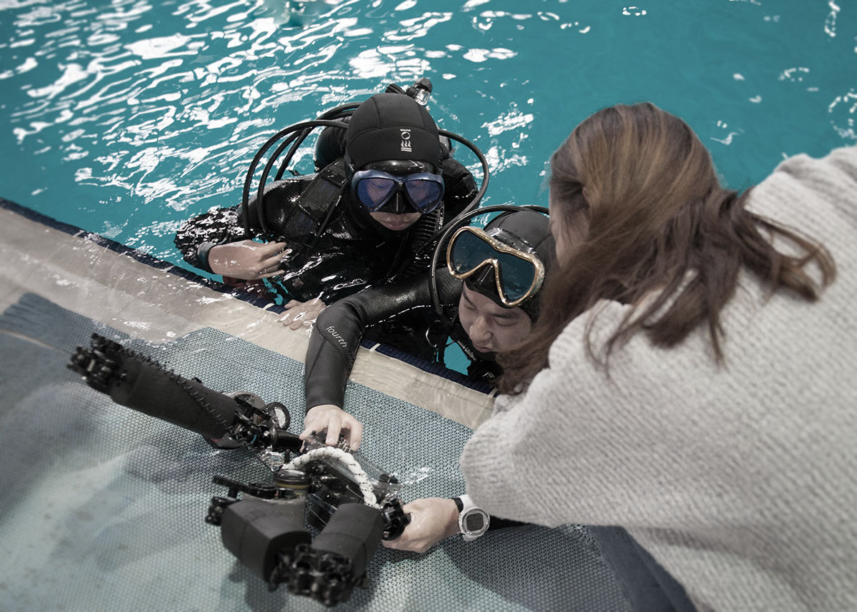 diving，Water bottle，capsule，container，Artifact，