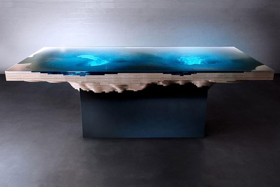 Dark blue，table，contour，water，