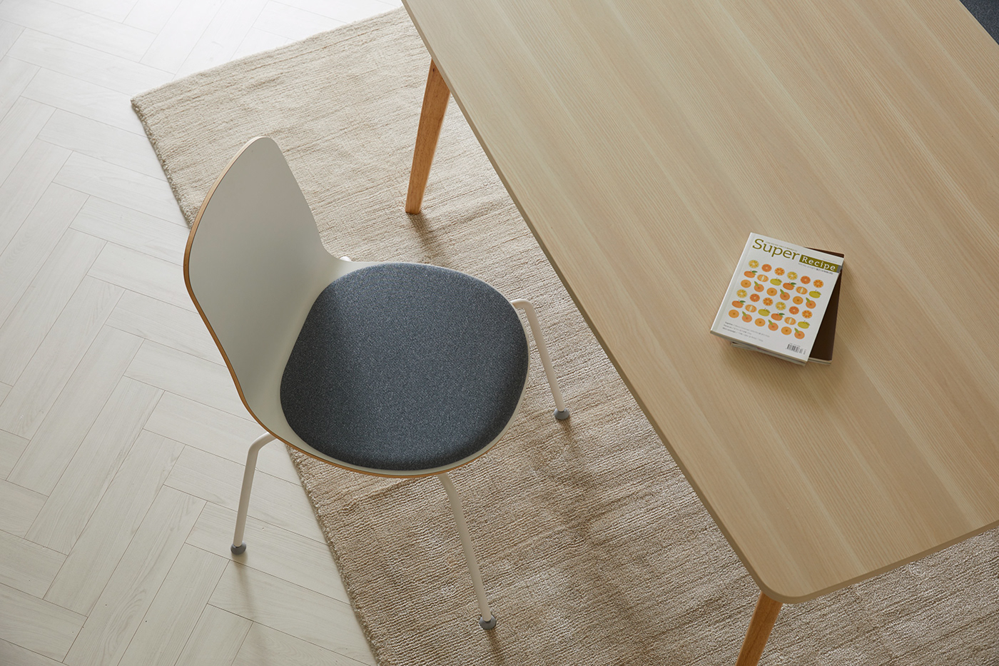 chair，Dining area，Simplicity，