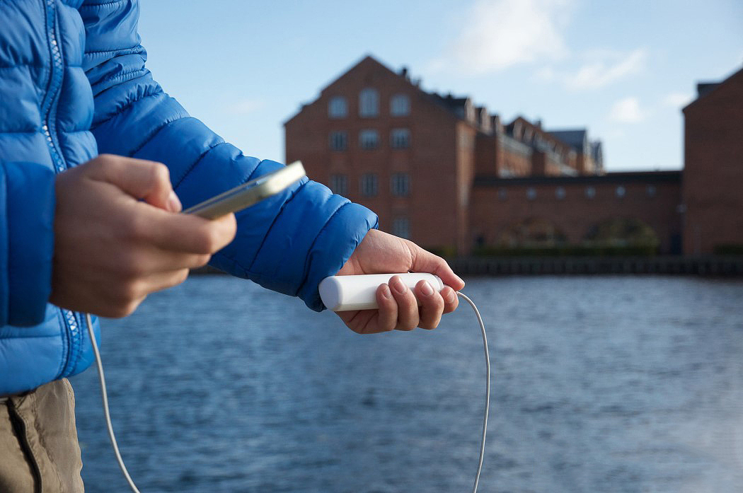 portable battery，solar energy，Portable，blue，white，