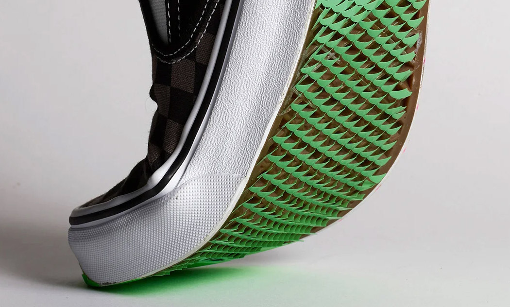 Origami，chair，Table，Water cup，headset，shoes，