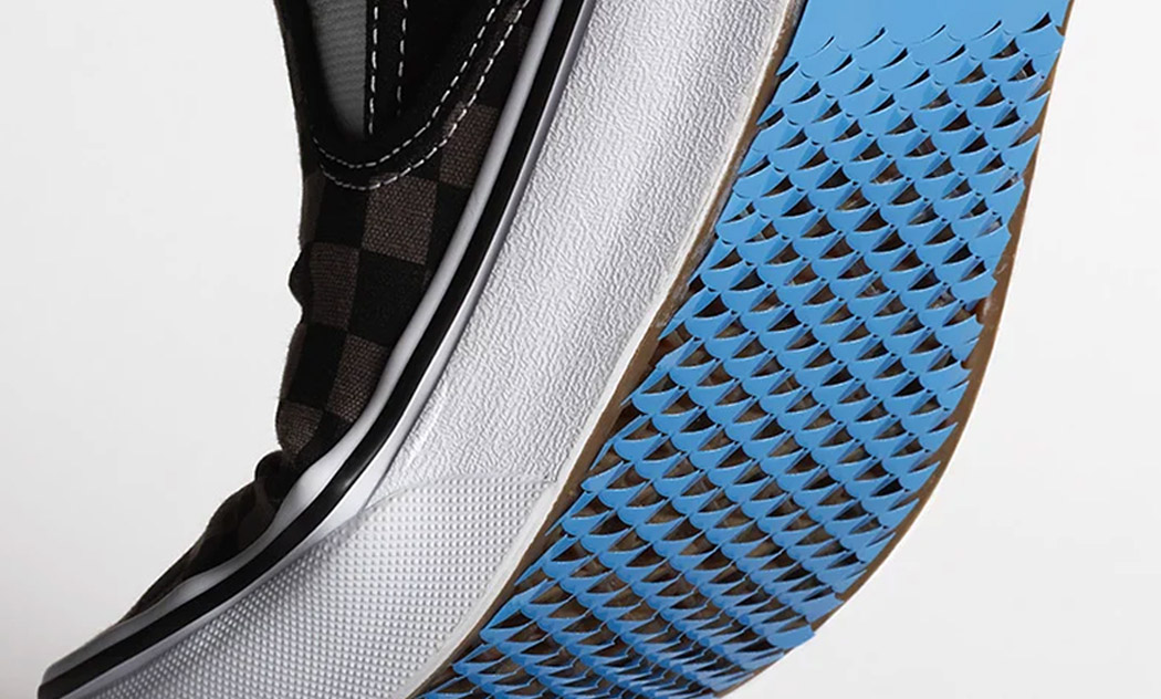 Origami，chair，Table，Water cup，headset，shoes，