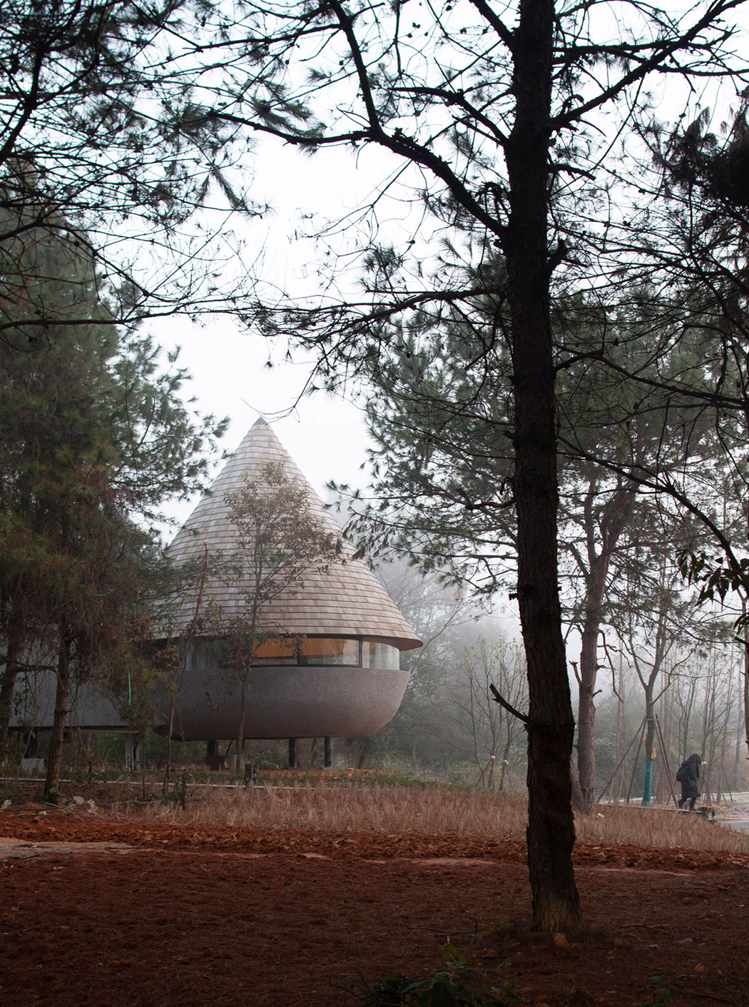 这个蘑菇形的家是建筑与自然完美结合的典范