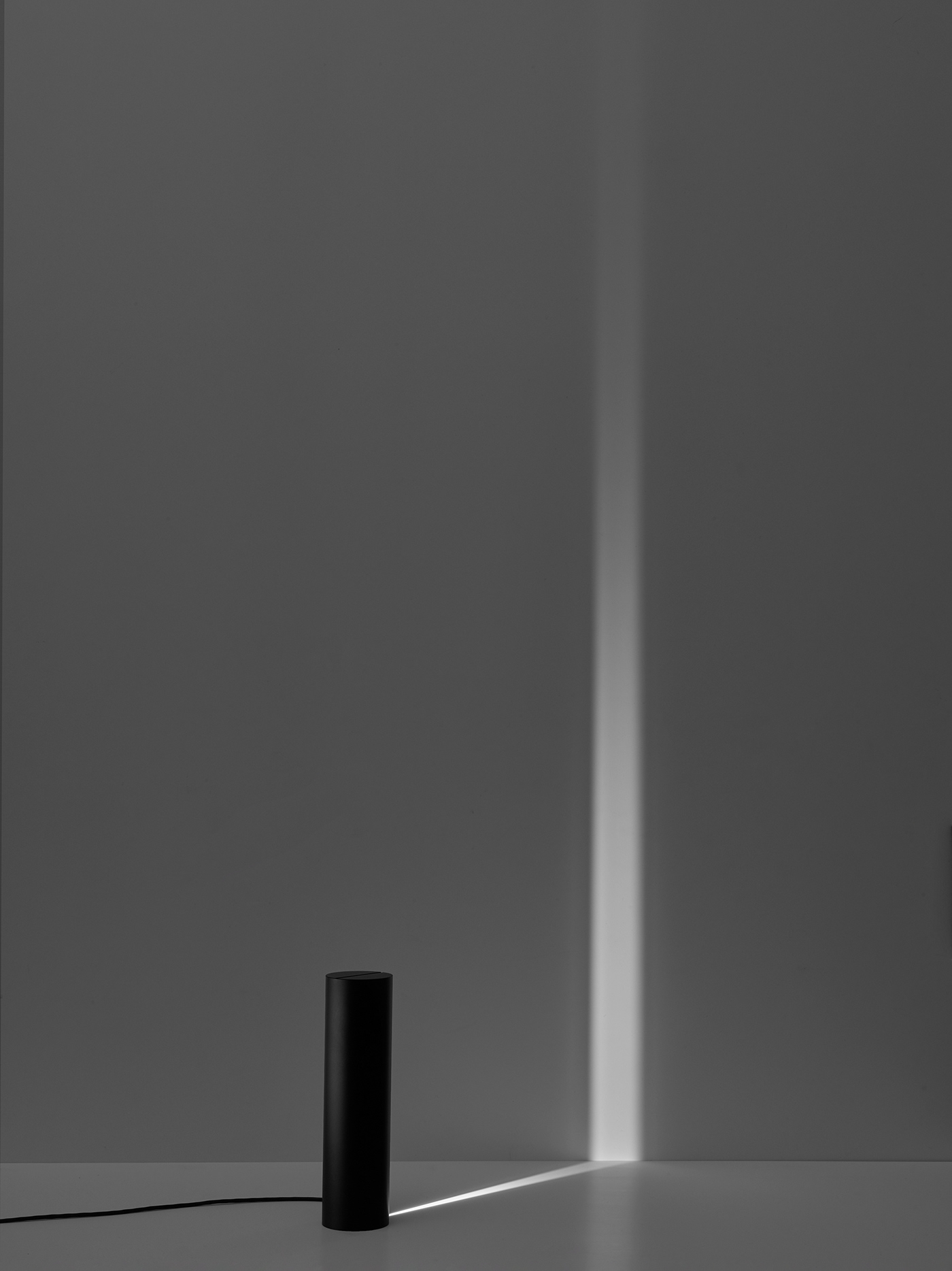 lighting，light beam，vertical，