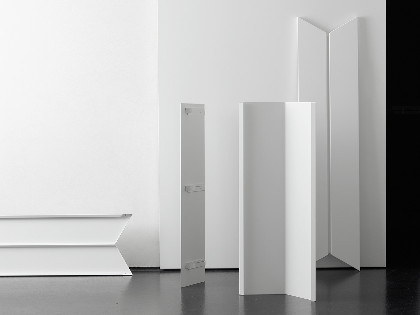 unit，bookshelf，a partition，