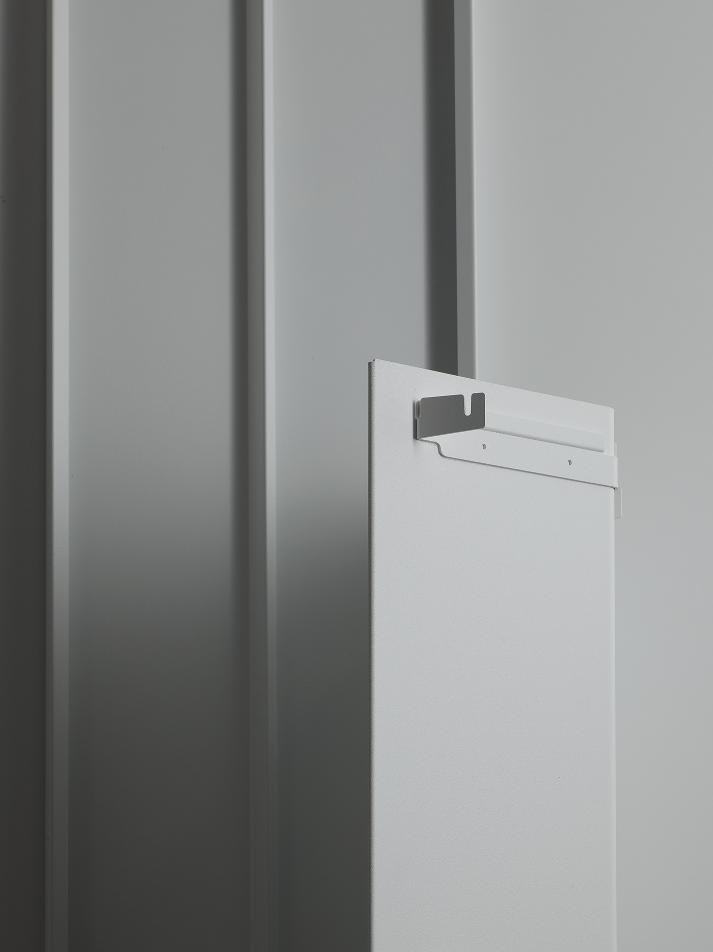 unit，bookshelf，a partition，