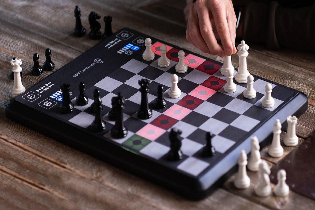 Intelligent chessboard，Stockfish，strategy，guide，Chess Up，