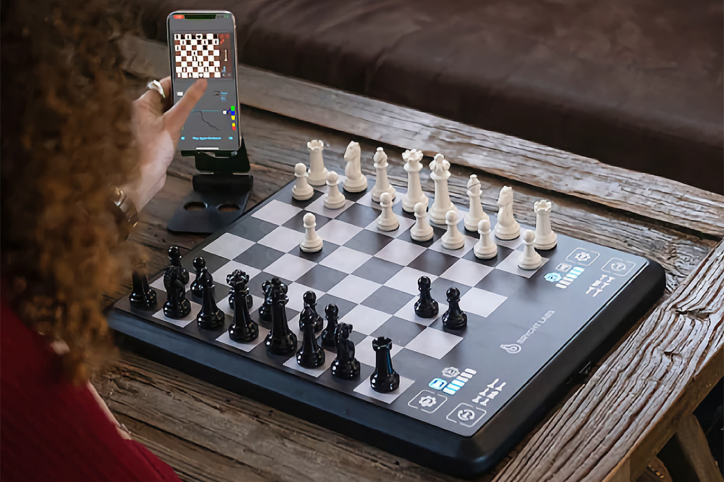 Intelligent chessboard，Stockfish，strategy，guide，Chess Up，