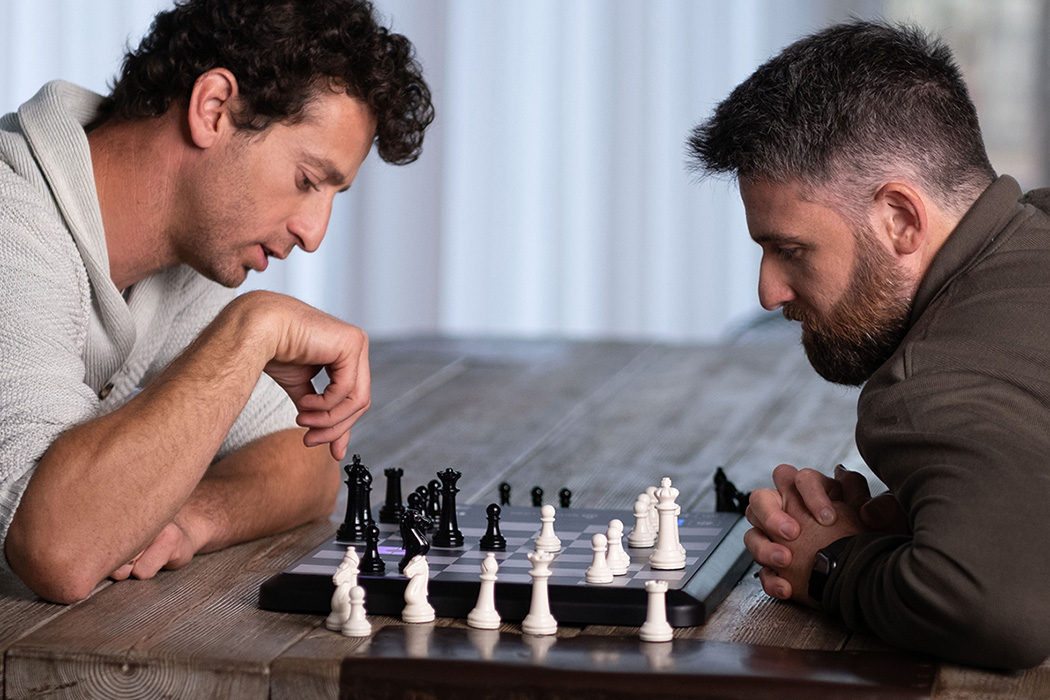 Intelligent chessboard，Stockfish，strategy，guide，Chess Up，