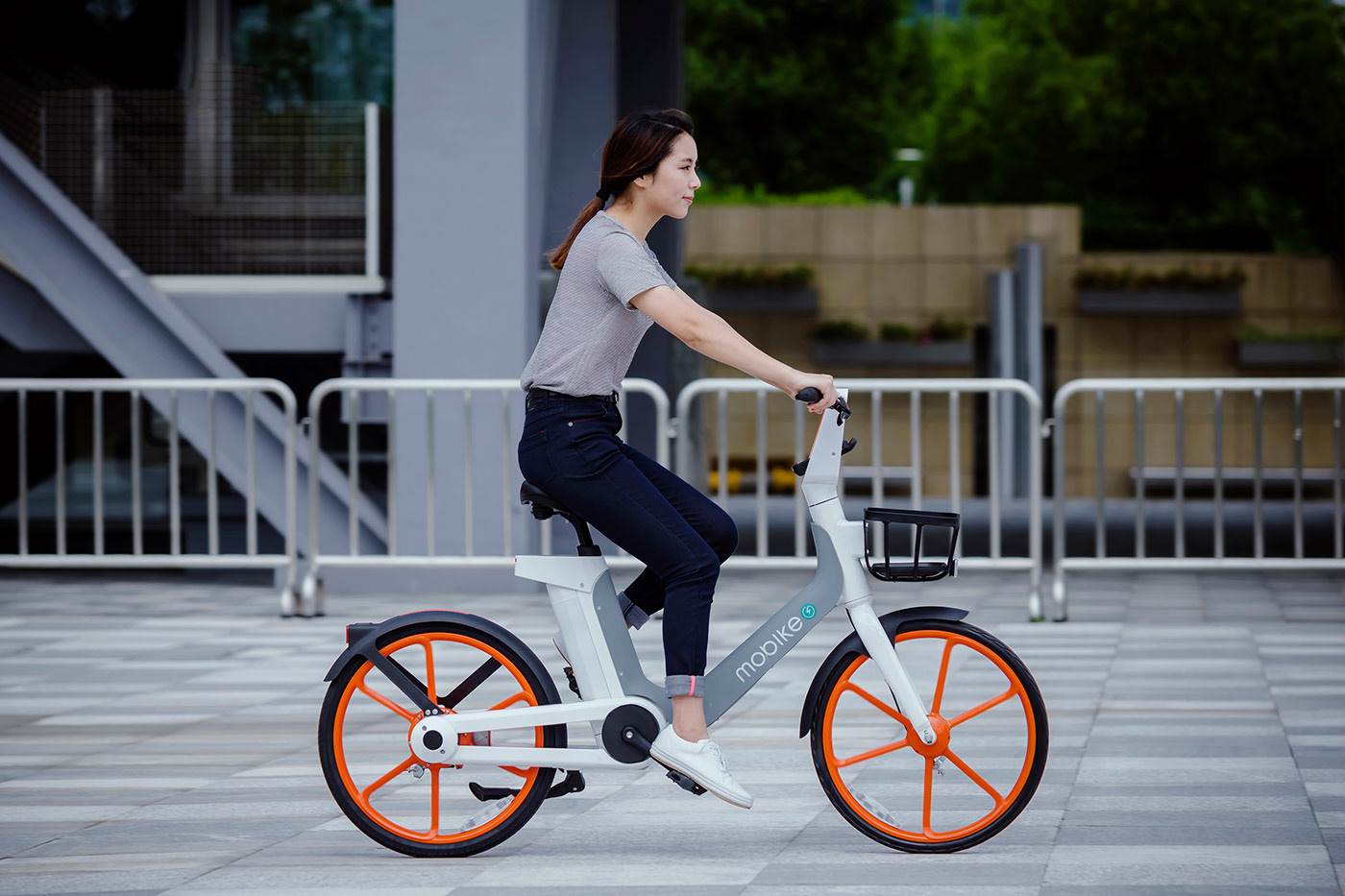 mobikeebike摩拜最新推出的電動自行車更方便更快捷