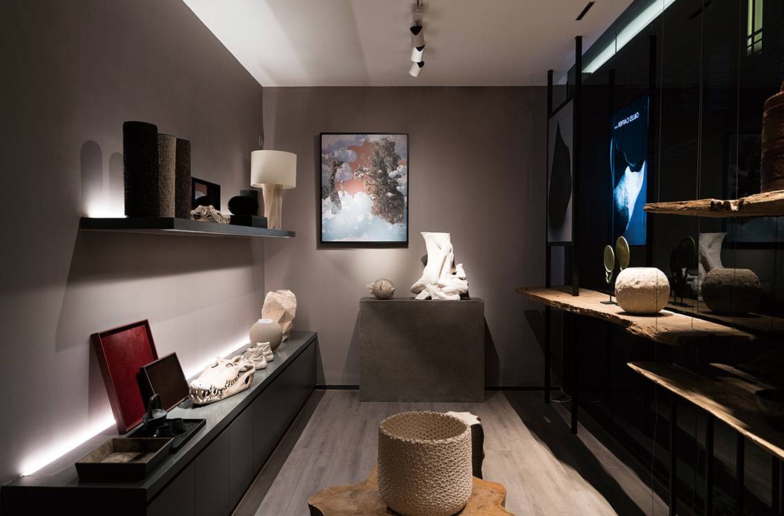 space，Display sales，