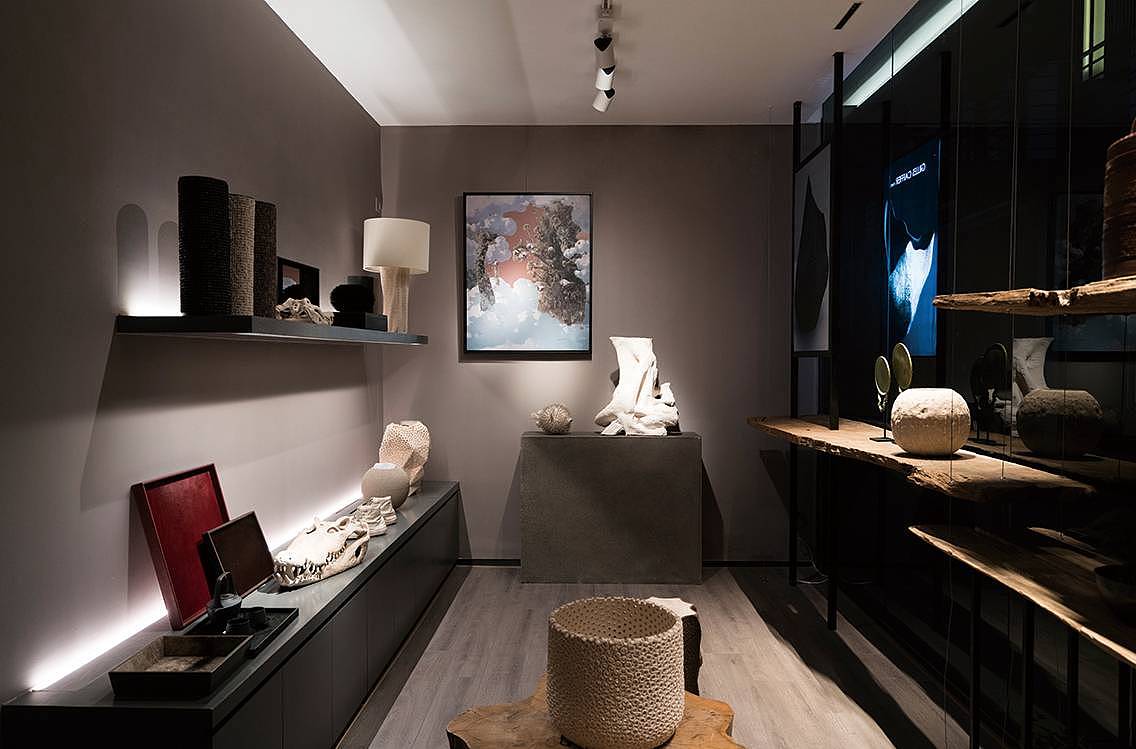 space，Display sales，