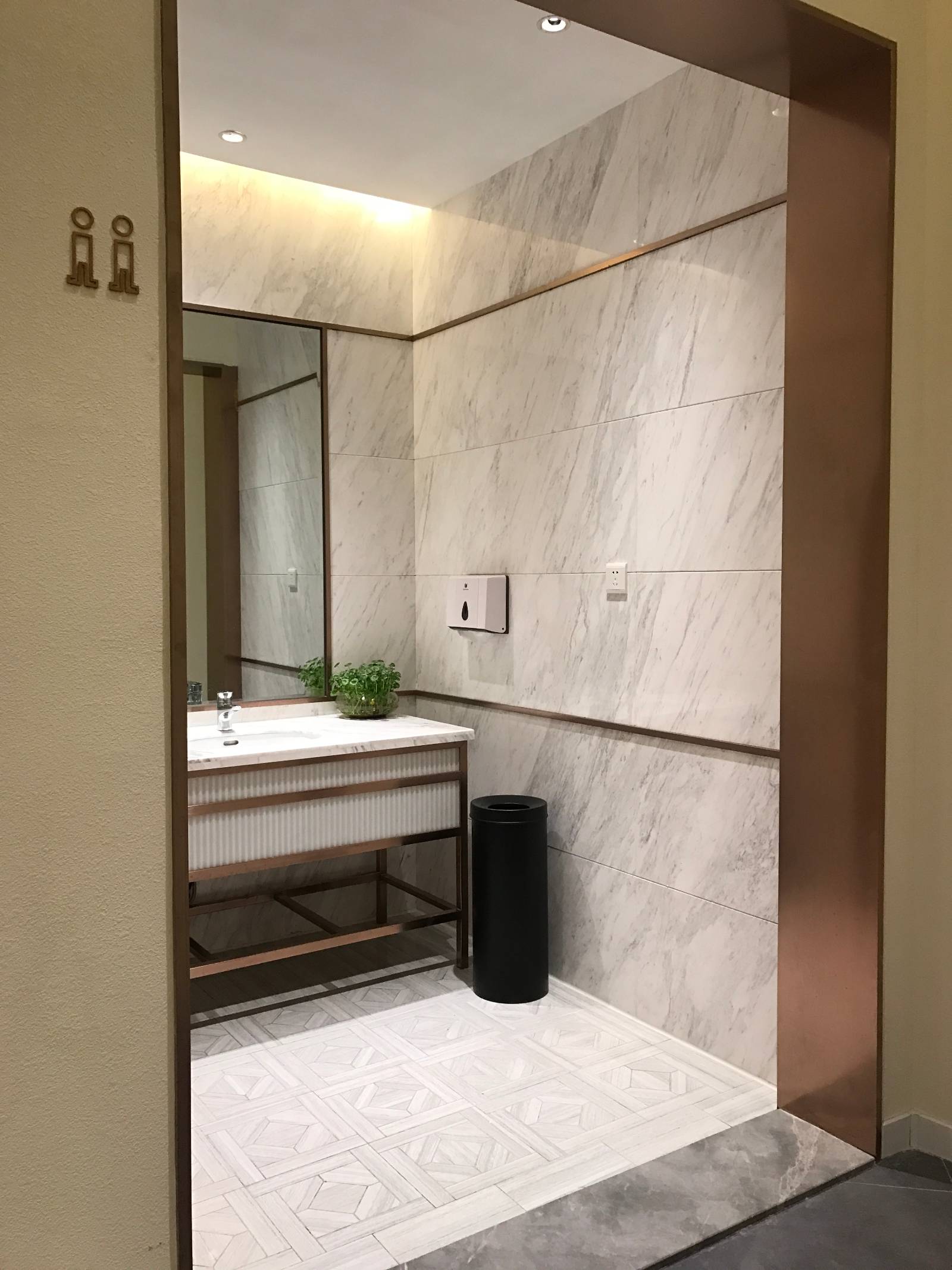 space，Door and window exhibition hall，