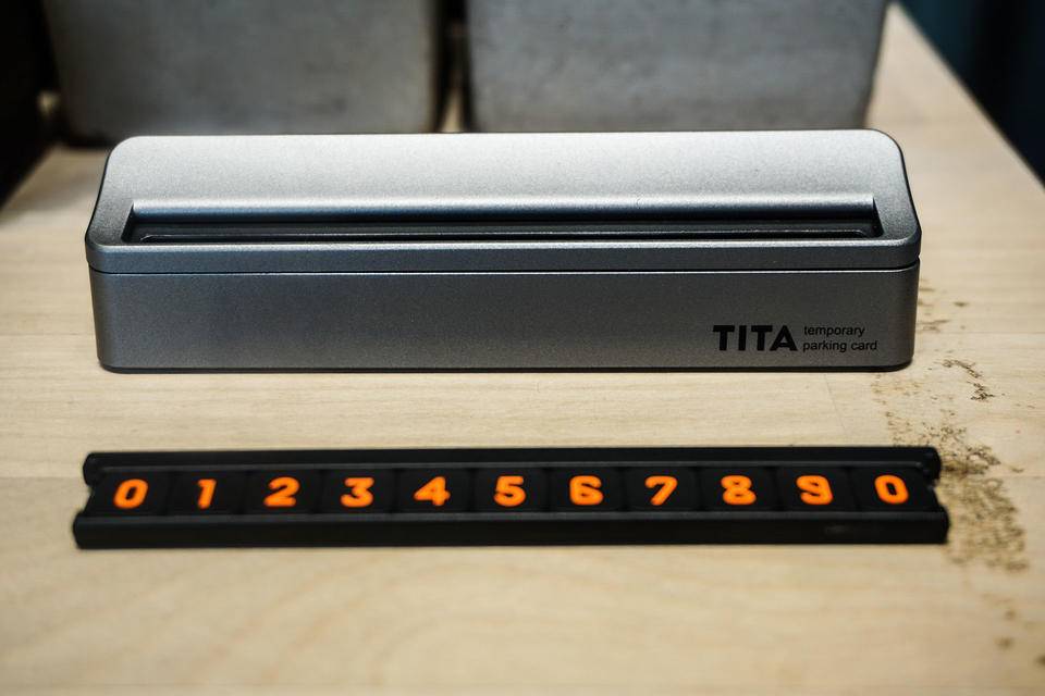 Car perimeter，science and technology，originality，Parking number plate，