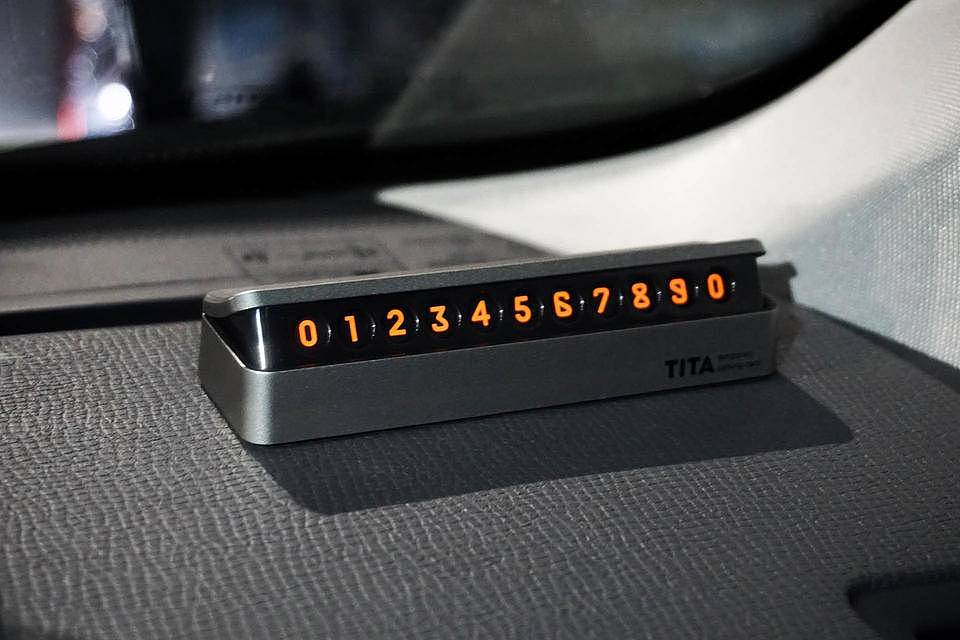 Car perimeter，science and technology，originality，Parking number plate，