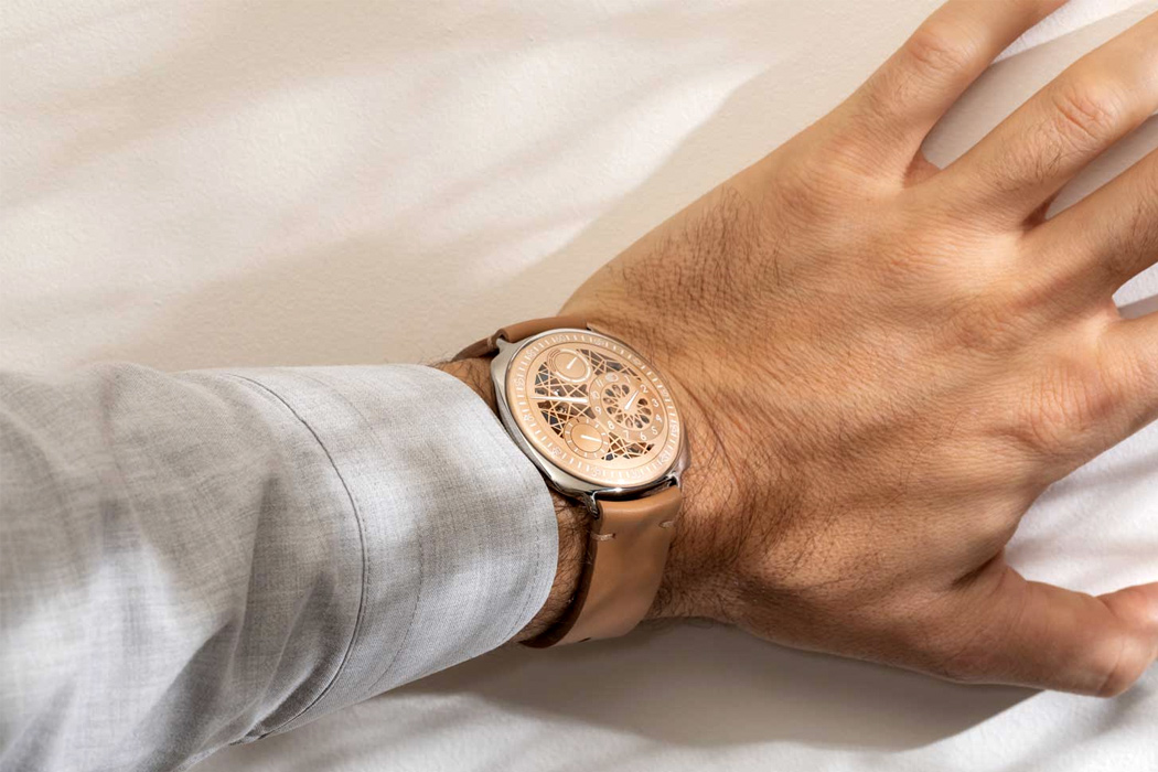 Wrist watch，Titanium metal，mechanical watch，brown，