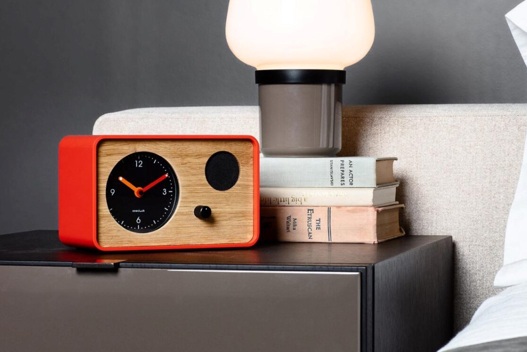 alarm clock，music，wooden ，