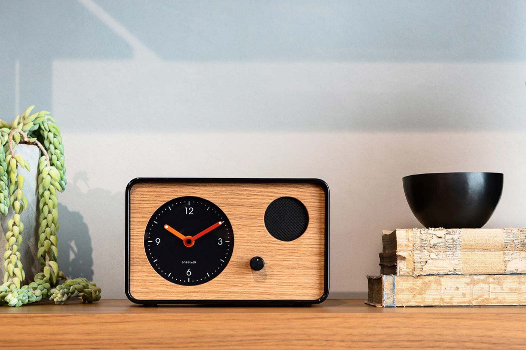 alarm clock，music，wooden ，