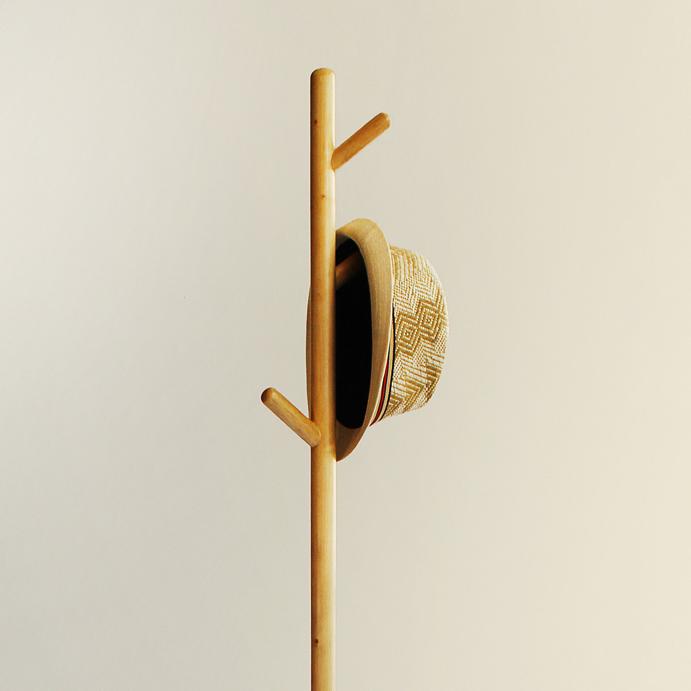 Aureliano，coat hanger，Side table，