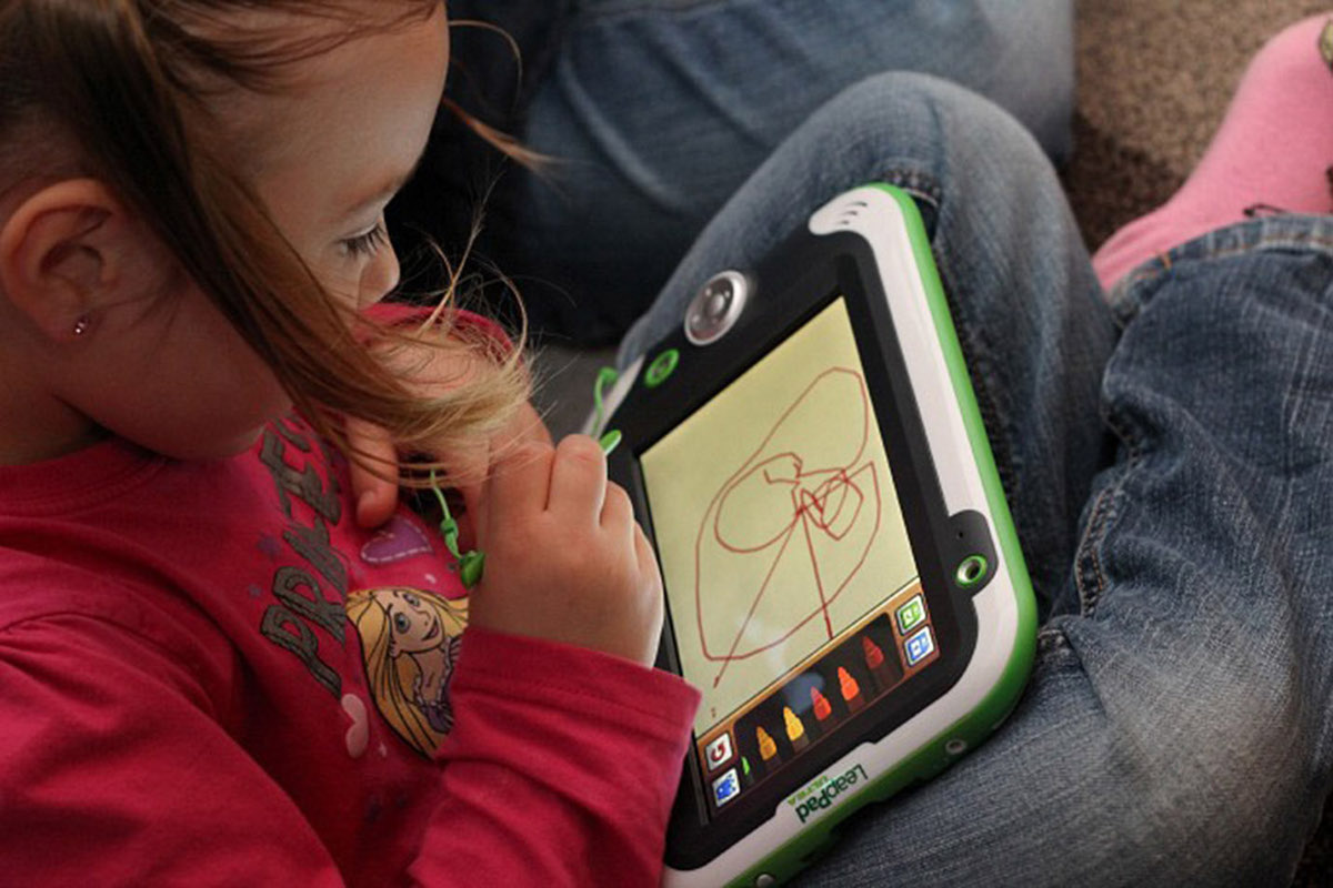 children，education，initiation，tablet PC，