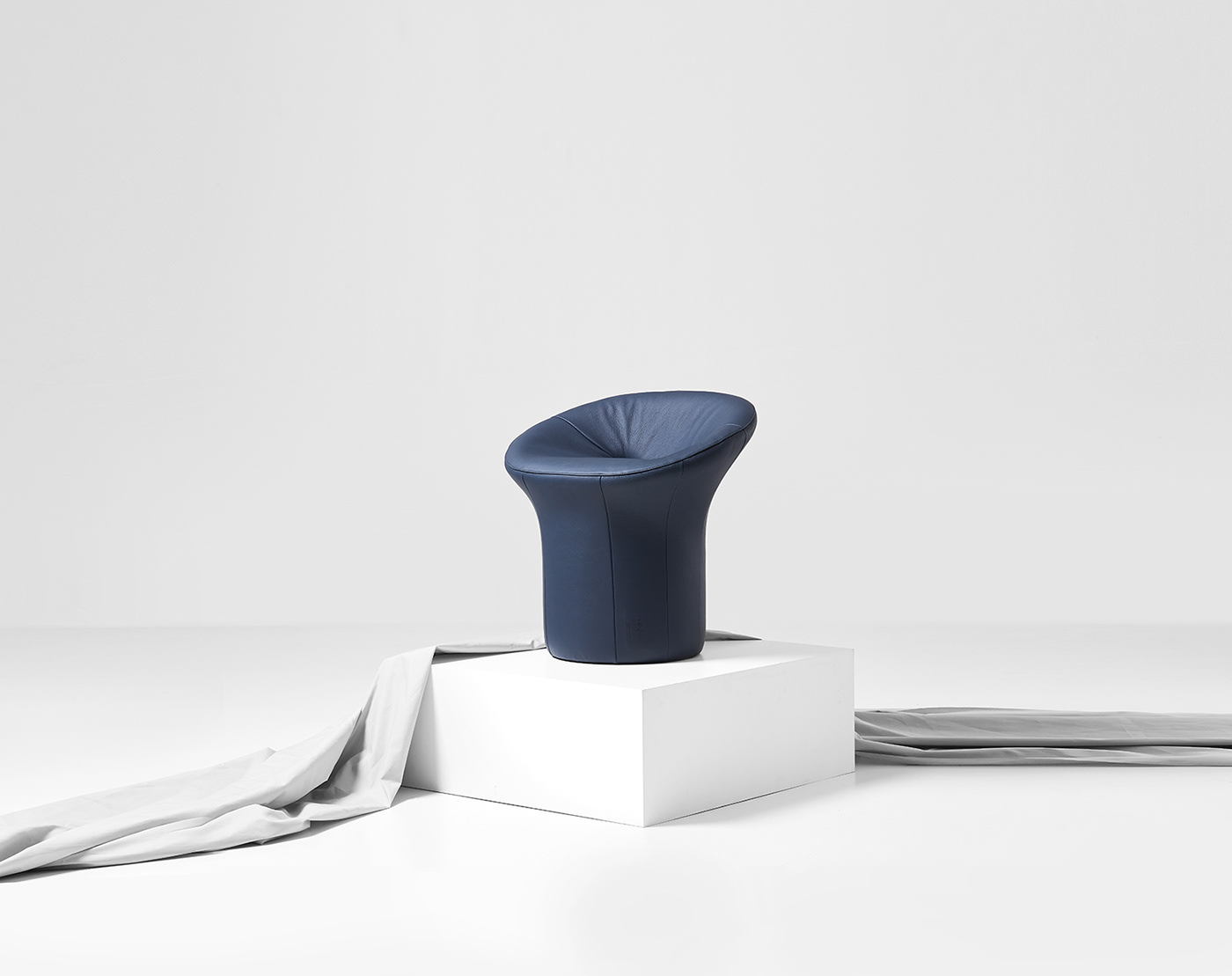 Jiyoun Kim Studio ™，sofa，Scooped Collection，Leatherwear，