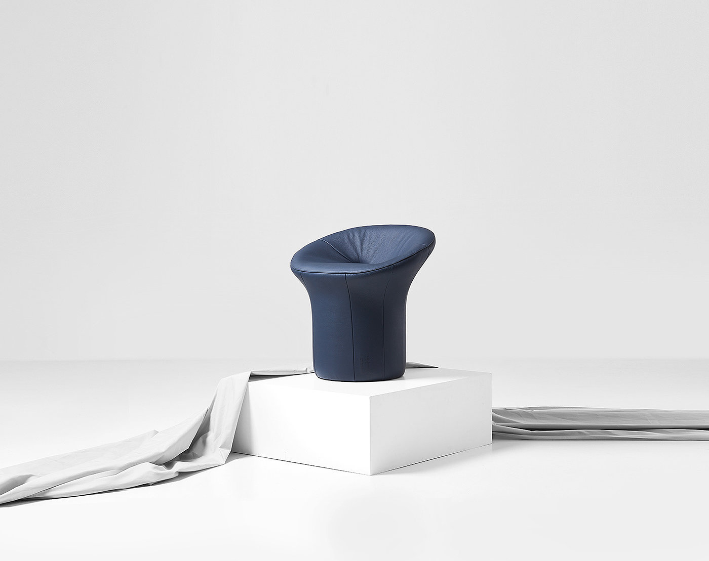 Jiyoun Kim Studio ™，sofa，Scooped Collection，Leatherwear，