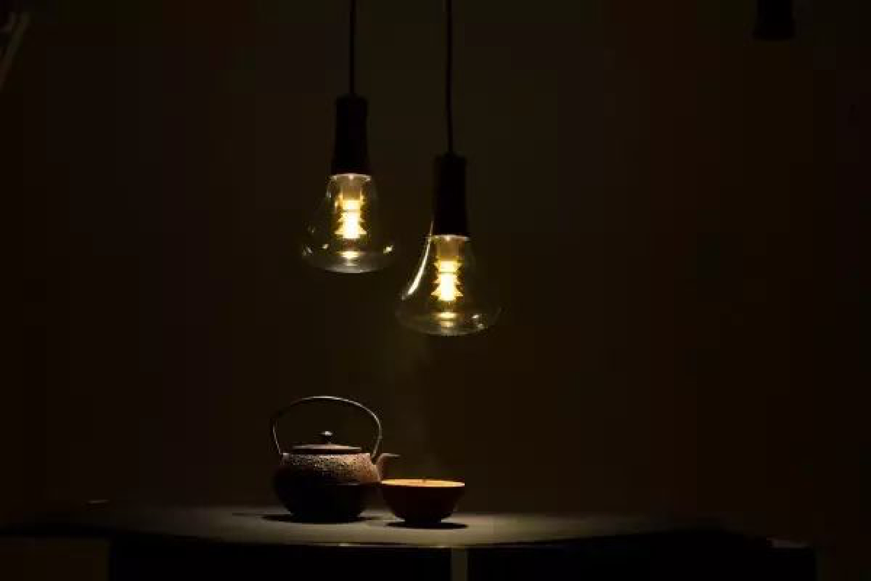 Light bulb:，Plumen，Golden element，