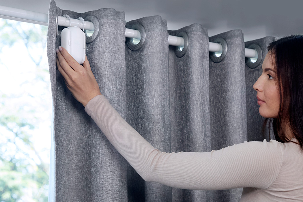 window curtains，intelligence，sensor，white，