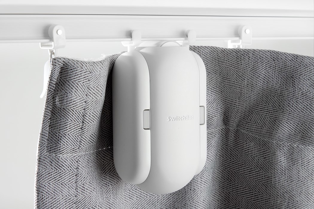 window curtains，intelligence，sensor，white，