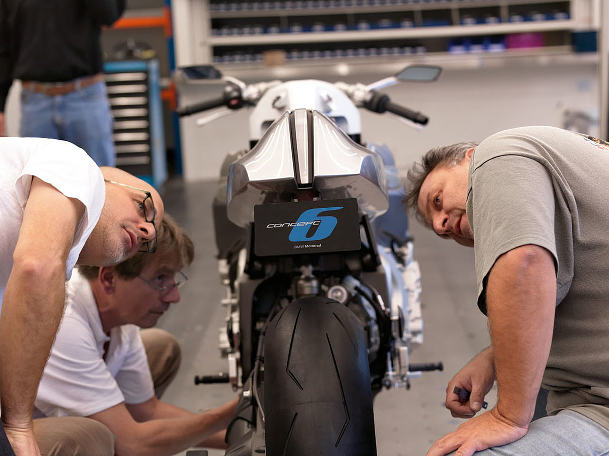 bmw，motorcycle，outdoors，vehicle，