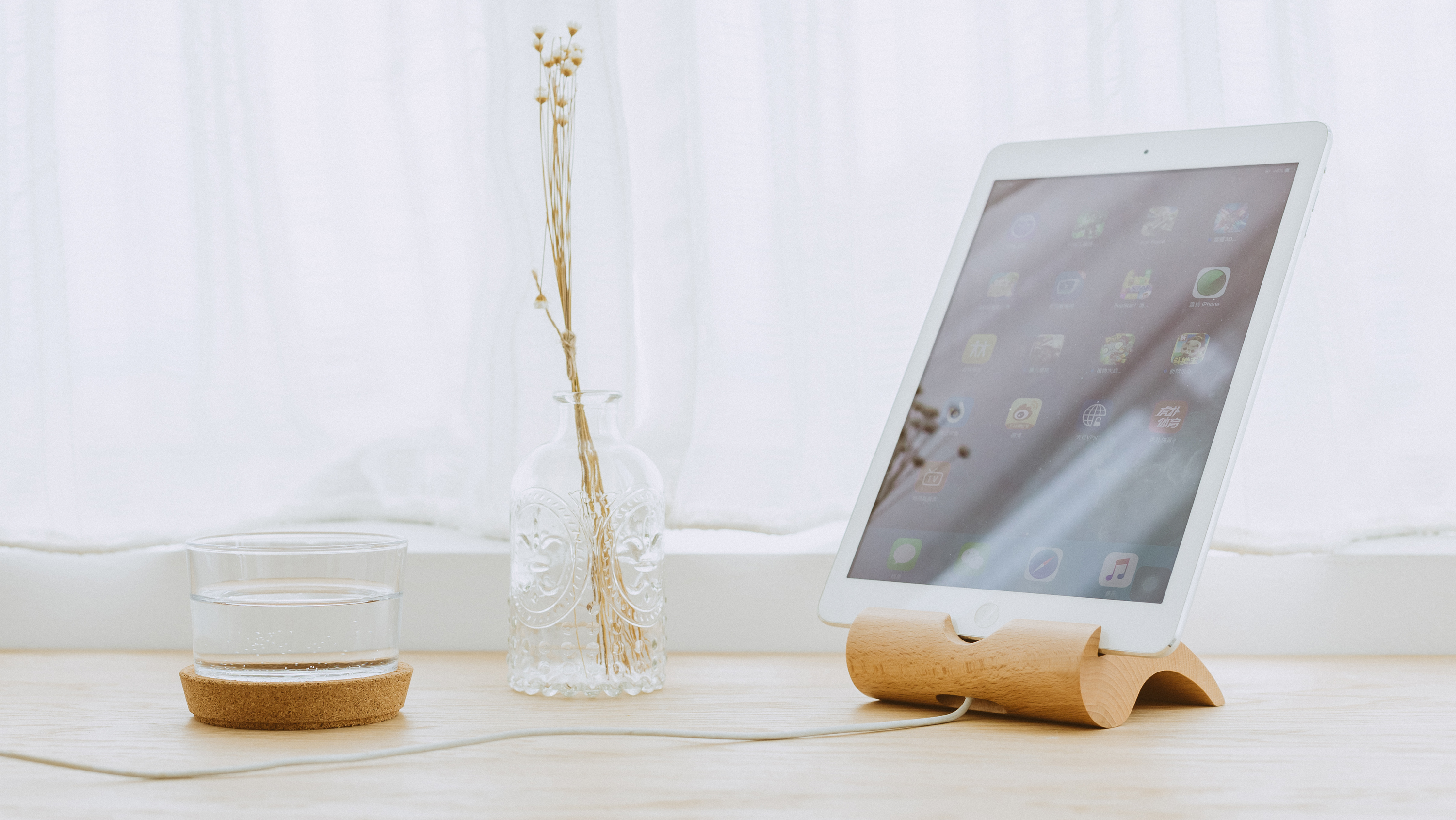 Creative support，Mobile phone bracket，Bracket，Original design，Wooden support，Pad nail，Creative design，Log support，Lazy bracket，