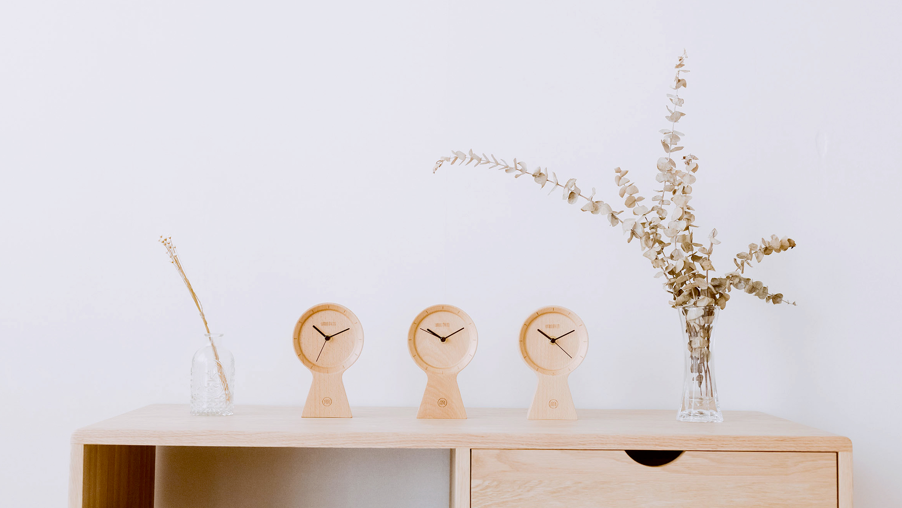 Silent pendulum clock，Creative design，Creative clock，clock，Log pendulum clock，