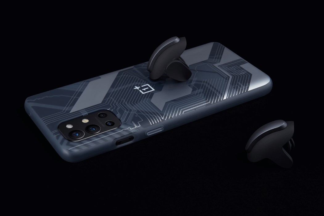 One plus mobile phone，controller，game，