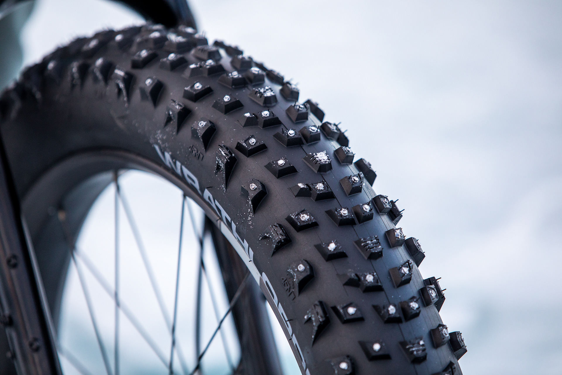 Shawn Erdely，Bicycle，Snowmobile，non-slip，black，tyre，