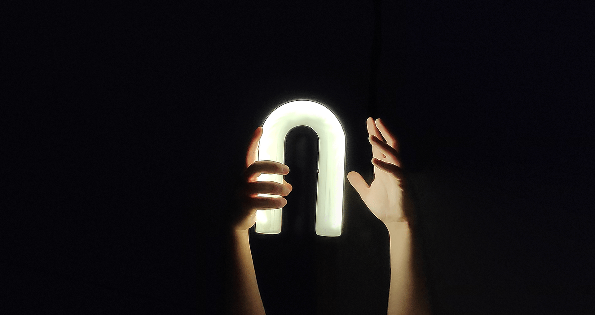 Aida García，KABU PORTABLE，lamps and lanterns，portable，Charging base，U-shape，