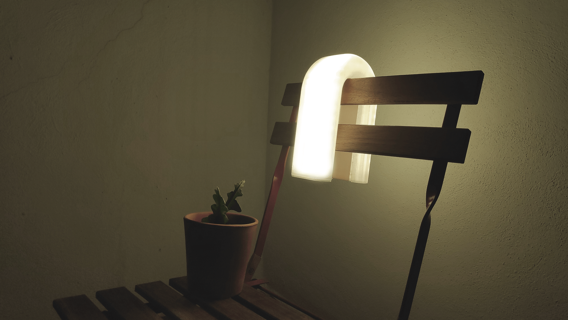 Aida García，KABU PORTABLE，lamps and lanterns，portable，Charging base，U-shape，