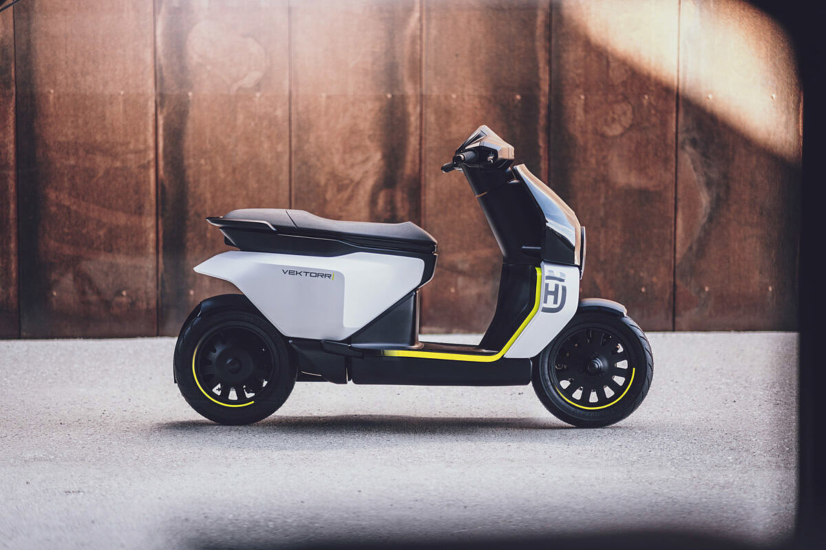 motorcycle，Electric vehicle，black and white，