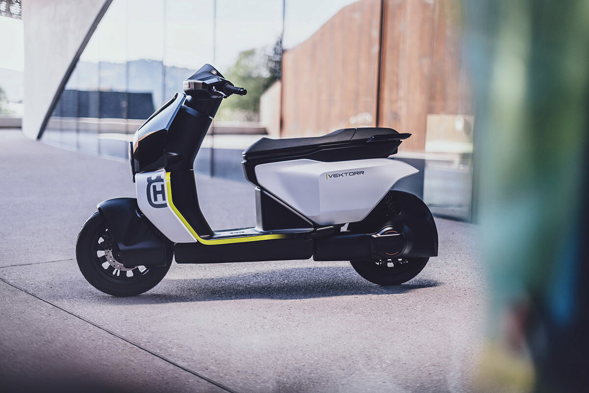motorcycle，Electric vehicle，black and white，