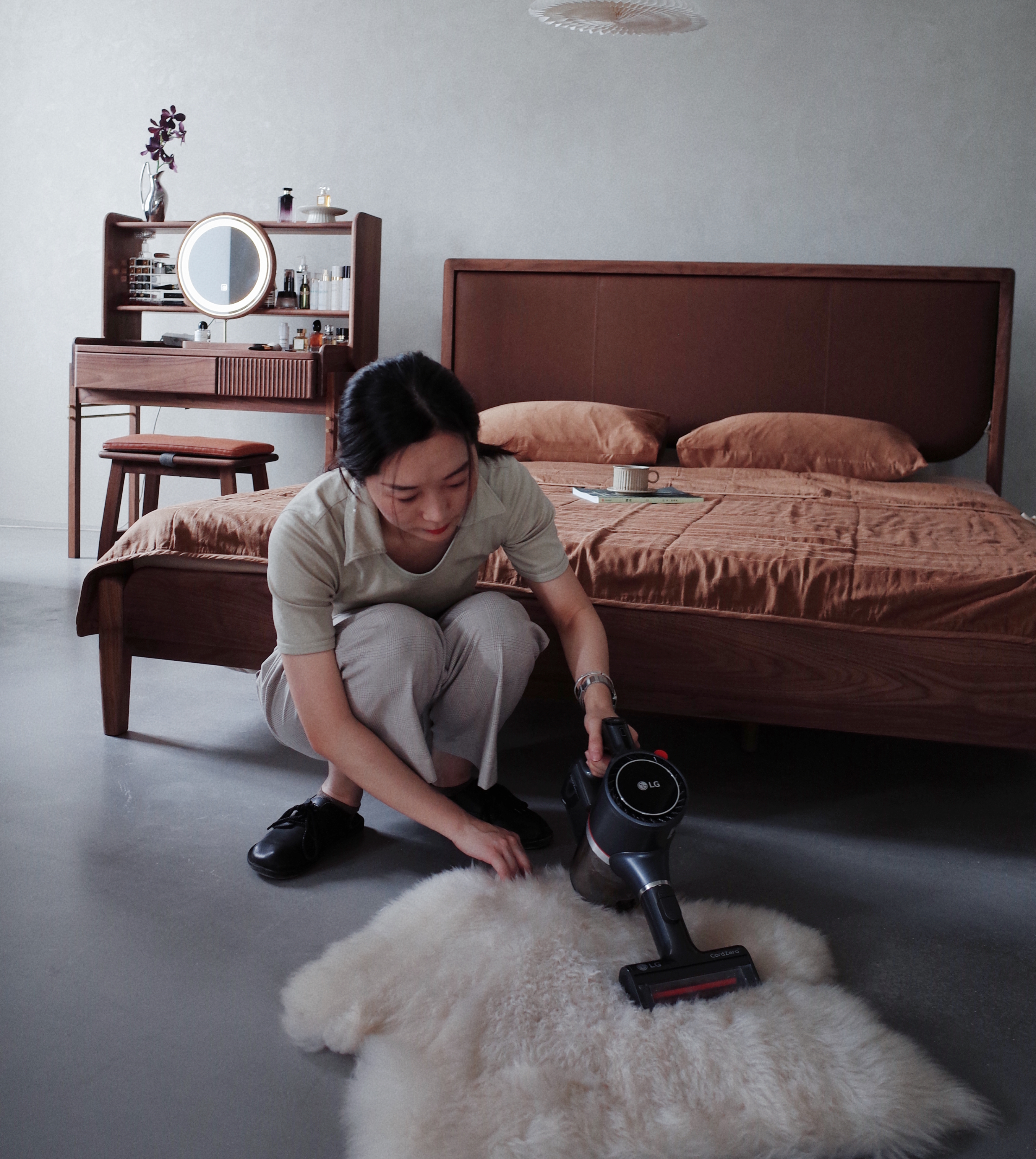 New product evaluation of LG a9k vacuum cleaner，Furniture designer almond vegetable head，