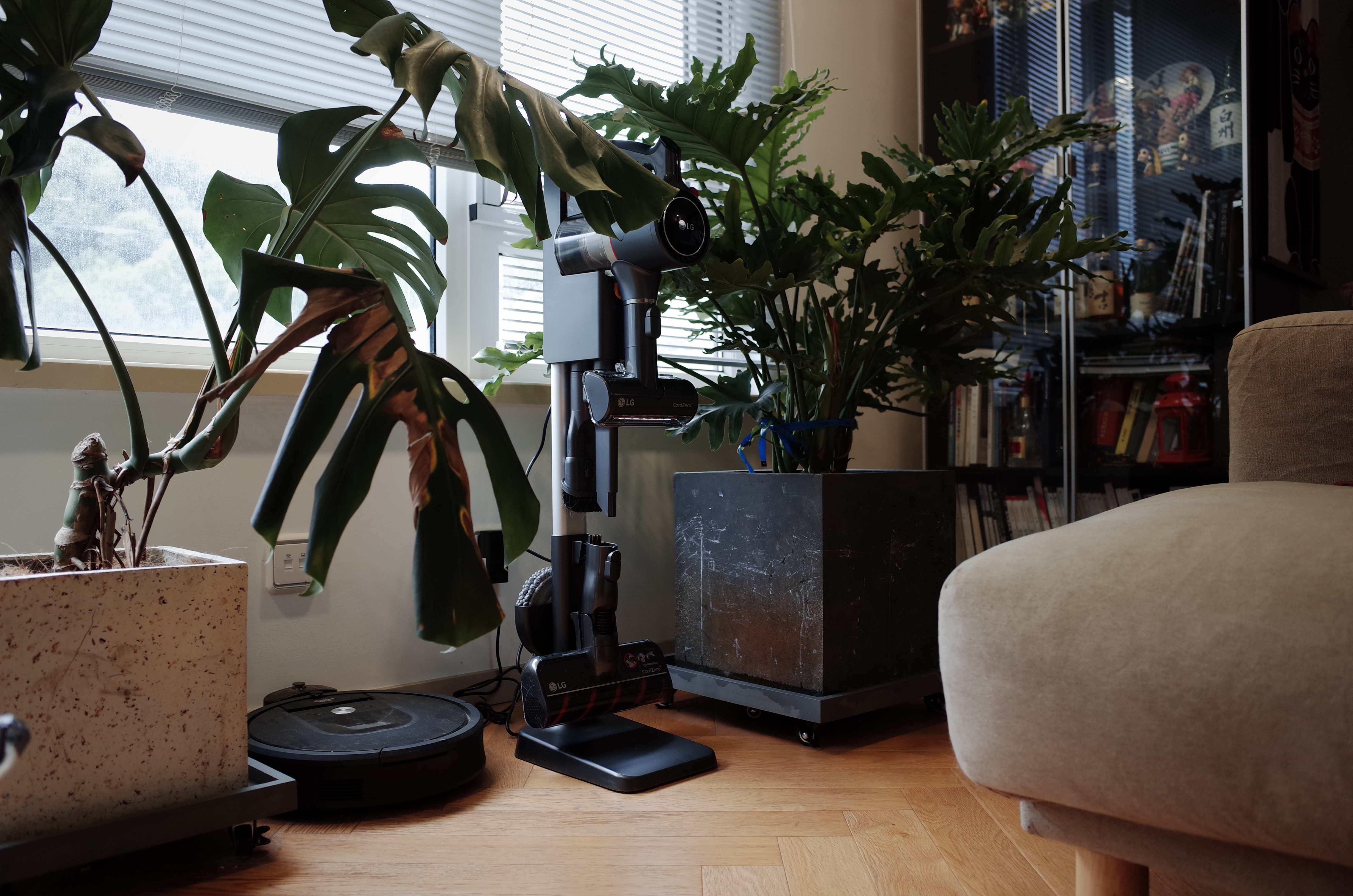 New product evaluation of LG a9k vacuum cleaner，Furniture designer almond vegetable head，