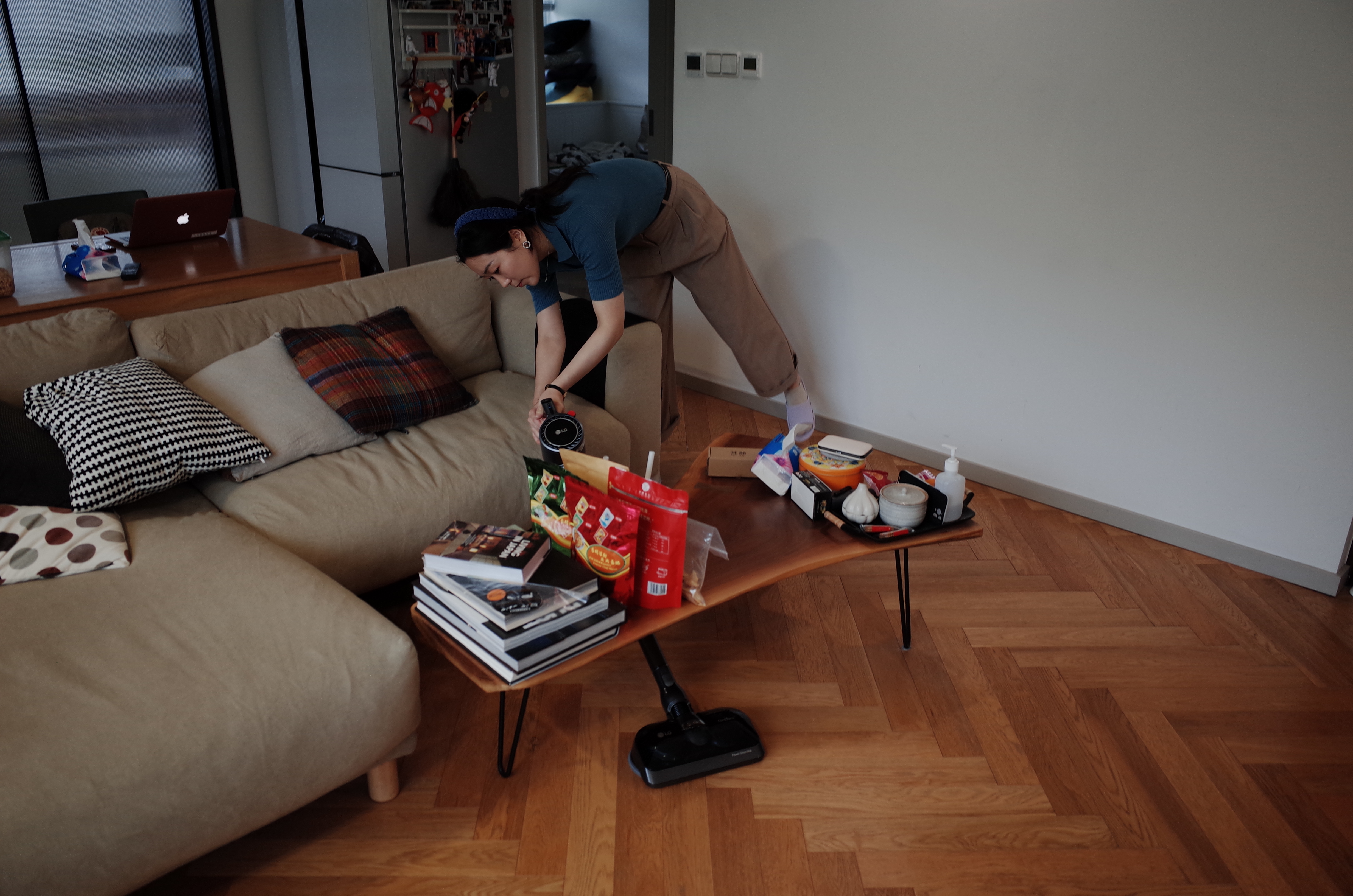 New product evaluation of LG a9k vacuum cleaner，Furniture designer almond vegetable head，