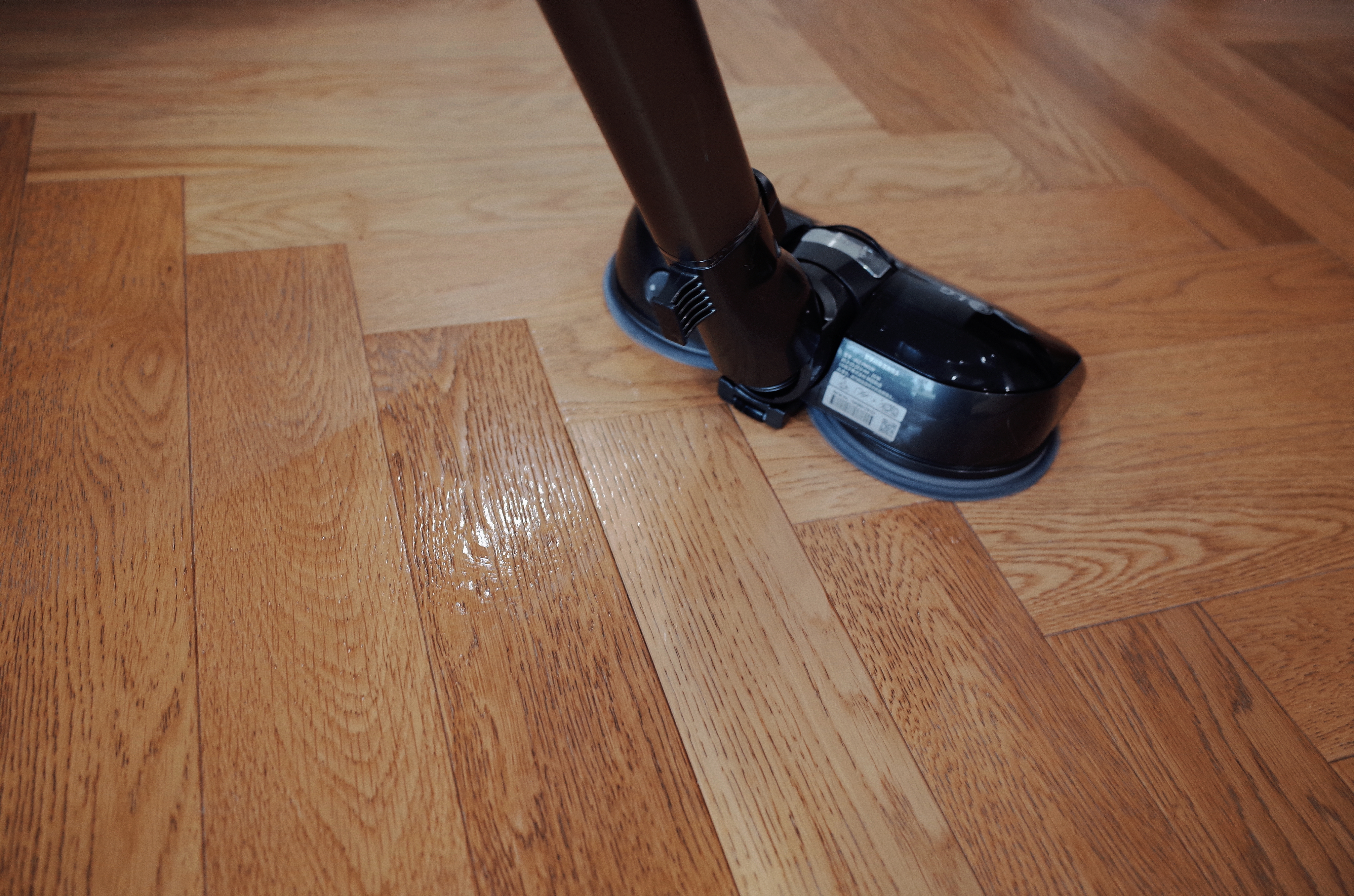 New product evaluation of LG a9k vacuum cleaner，Furniture designer almond vegetable head，