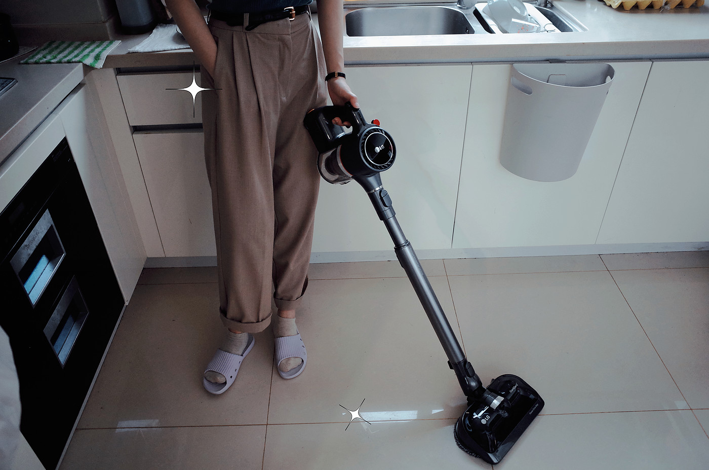 New product evaluation of LG a9k vacuum cleaner，Furniture designer almond vegetable head，